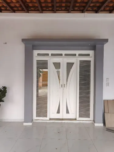 Alugo casa