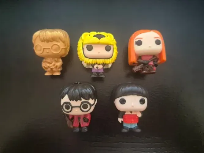Combo bonecos kinder joy Harry e Stranger things