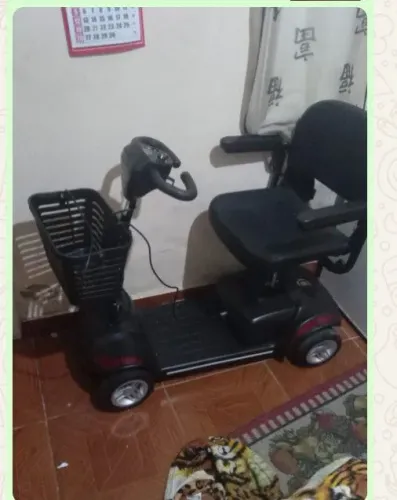 Vendo Cadeira SCOOTER Elétrica Motorizada DELLAMED 
