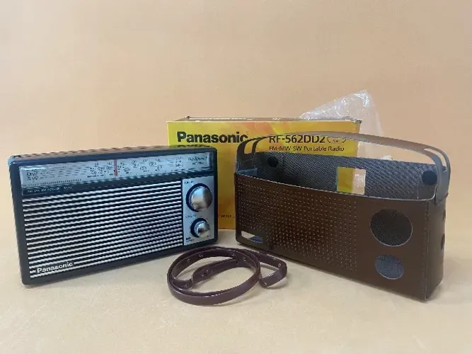 Rádio Panasonic.