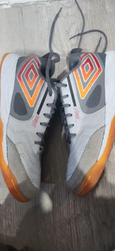 Chuteira umbro pro 5 bump.tamanho 35,