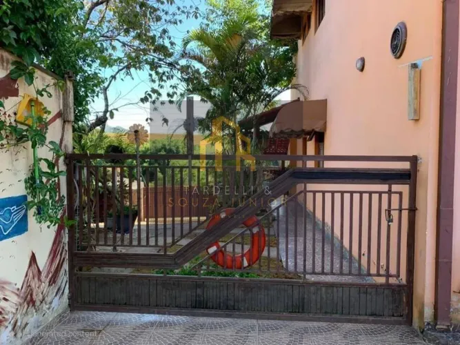 Belíssima casa à Venda Centro de Biritiba Mirim