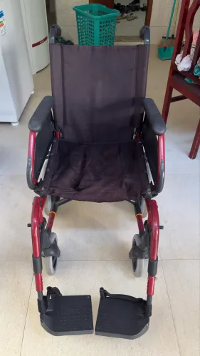 Cadeira de rodas e de banho