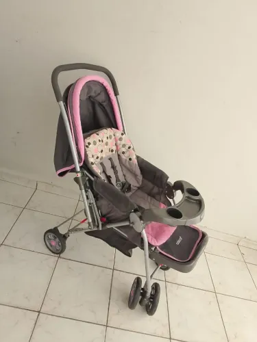 Conjunto carrinho de bebê e bebê conforto 