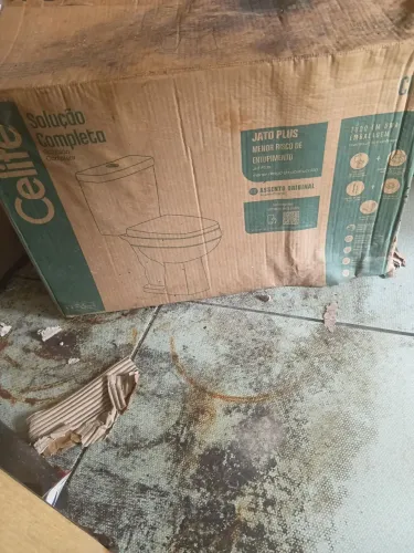 Vendo um vaso sanitário completo novo