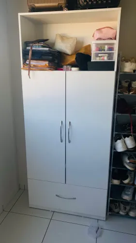 Roupeiro / guarda roupa