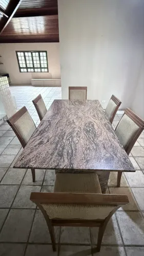 Jogo de Mesa de Jantar em Granito 6 Lugares com Cadeiras Estofadas