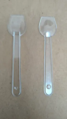 PA PLASTICA GRANDE CRISTAL C/3000 STRAWPLAST. NOVOS CAIXA FECHADA. TENHO 15 CAIXAS. 