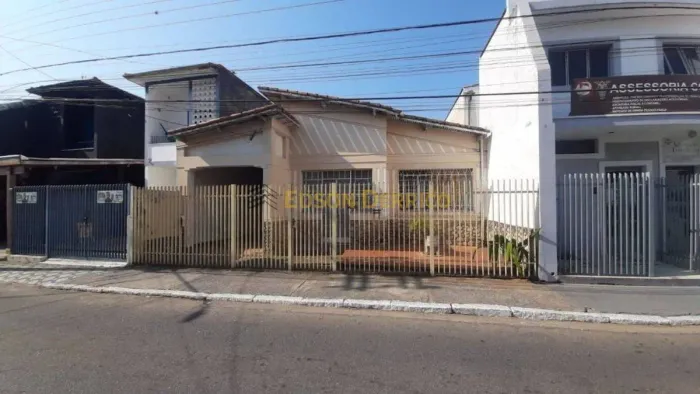 Casa com 4 Quartos à Venda, Centro - Pindamonhangaba
