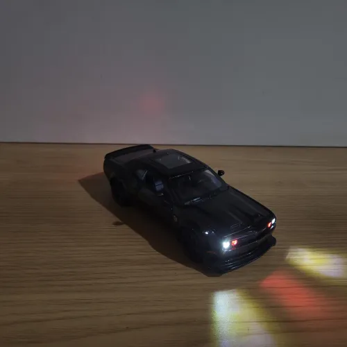 Dodge Challenger SRT Hellcat Miniatura