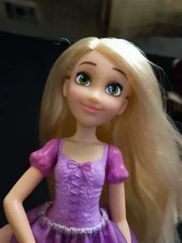 Boneca Rapunzel Disney enrolados 