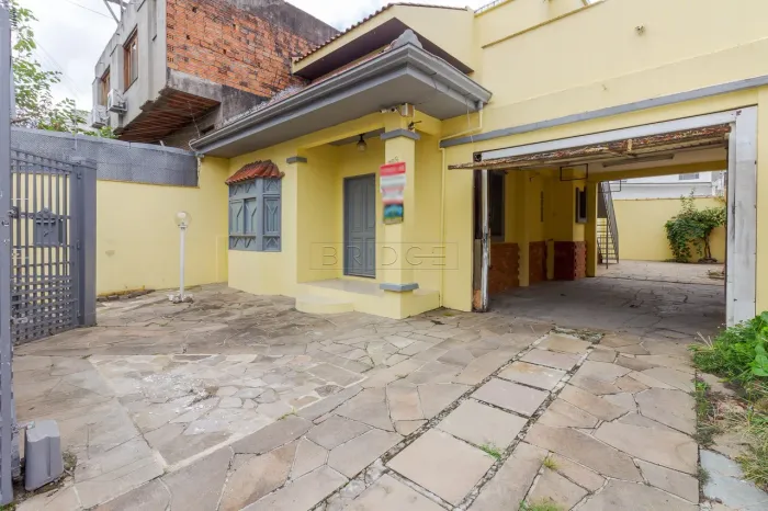 SOBRADO COM 183m2 NO BAIRRO SANTANA