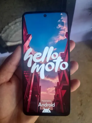 Vende-se esse celular Moto g15 funcionando perfeitamente e em ótimo estado