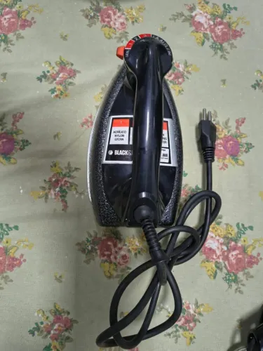 Ferro de passar roupa antigo