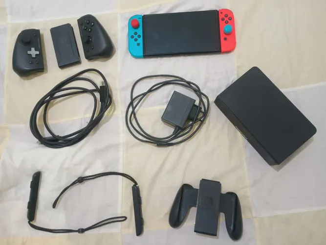 NINTENDO SWITCH OLED DESBLOQUEADO (LEIA A DESCRIÇÃO)