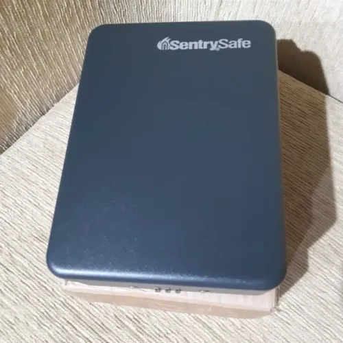 Cofre portátil SentrySafe, modelo P005C - NUNCA USADO