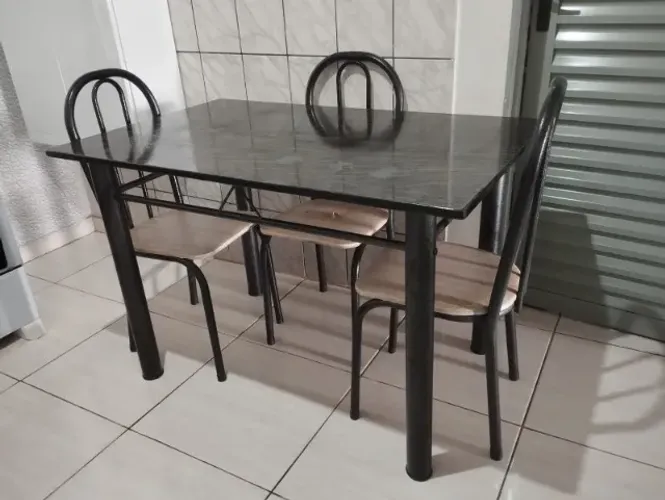 Essa com 4 cadeiras