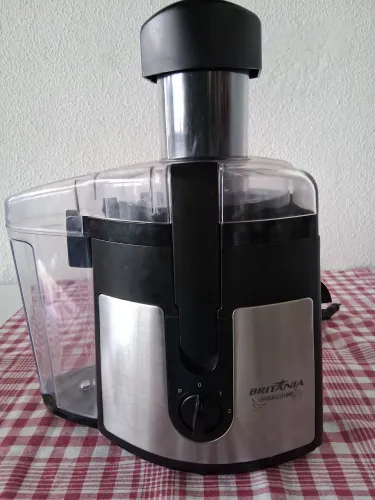 Suqueira/Centrífuga 1000 Britânia, para fazer Suco 