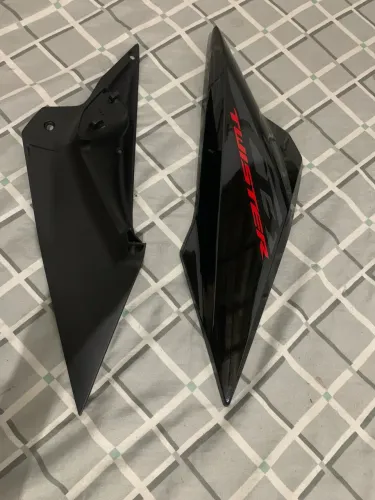 Aba lado direito cb300F