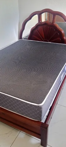 Cama da casal com colchão