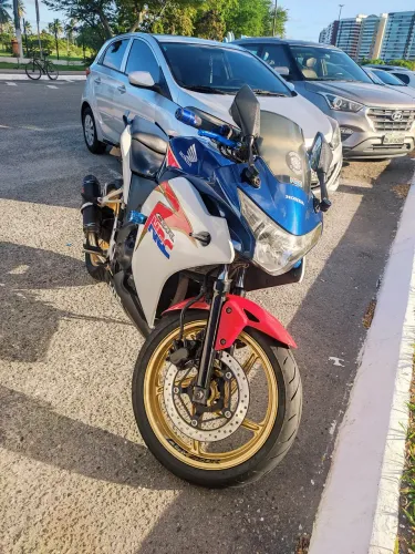 CBR 250r NEGOCIÁVEL !!!
