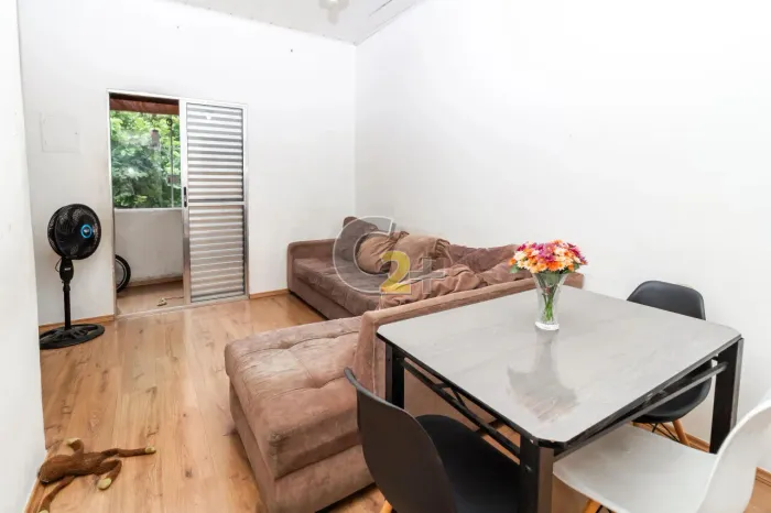 Casa à venda na Vila Romana, 4 quartos, 2 suítes e sem vaga.