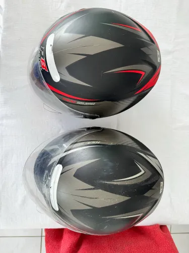 Vendo 2 capacetes RB tamanho 56