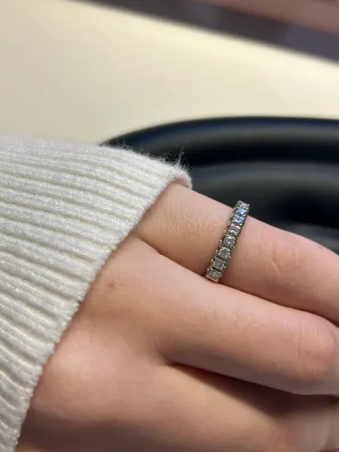 Anel de ouro branco 18k com safira 