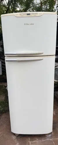 Geladeira Electrolux frost free 