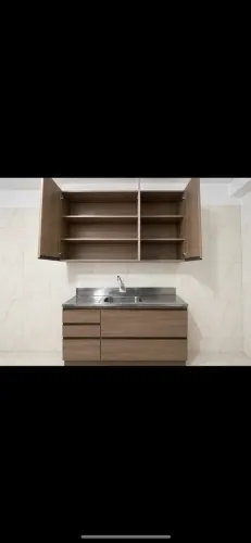 Armário de cozinha usado em bom estado