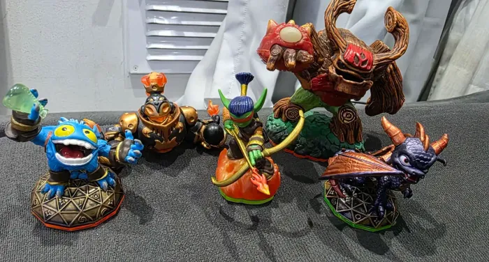 Skylanders 5 figuras.