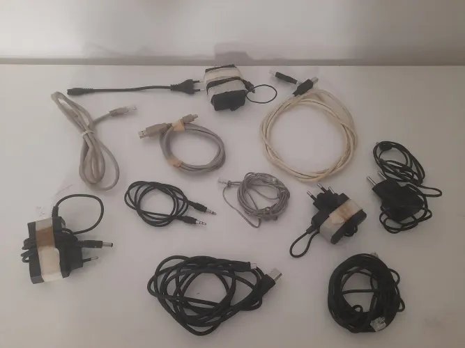 Cabos de telefone e internet e outros aleatórios [FUNCIONAMENTO DESCONHECIDO]