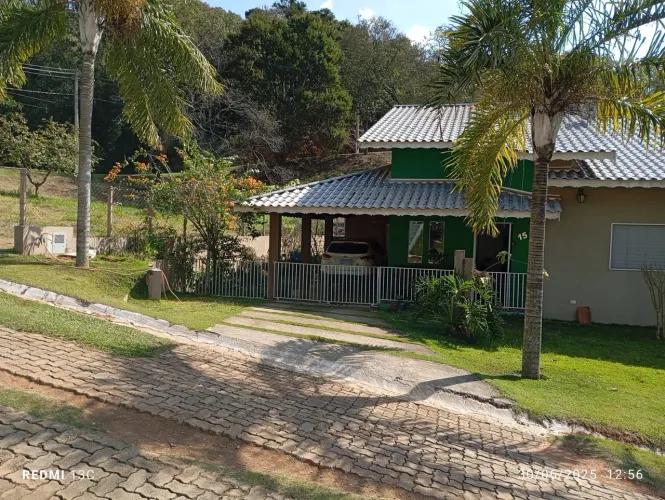 Refúgio exclusivo com piscina e energia solar | Condomínio Santa Fé 2 - Joanópolis/SP
