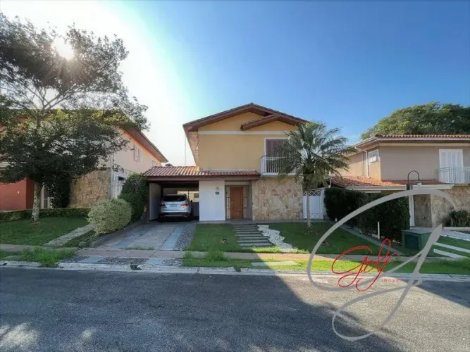 Casa Top Maravilhosa com 360m² em Cond. Carmel - 4 dorm/2sts, repleta de armários, piscina