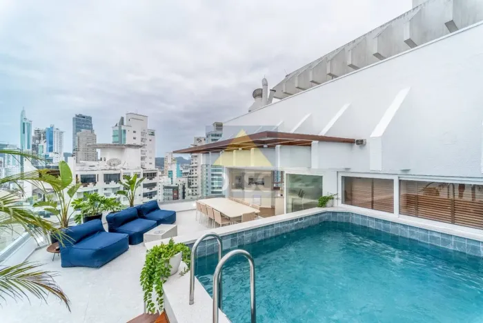 Cobertura Duplex Mobiliada Frente Mar com 5 Suítes à Venda no Ed. Theiss Heim em Balneário