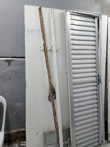 Porta alumínio 70 cm