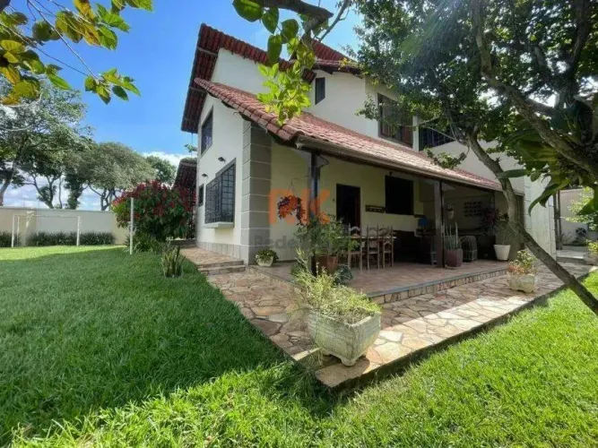 Casa de Alto Padrão à Venda no Bairro Garças Próxima à Lagoa da Pampulha