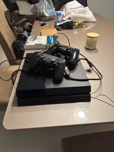 PlayStation 4 500gb 2 controles 