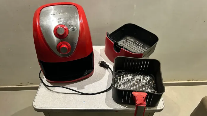Vendo Air fryer Mondial usada.