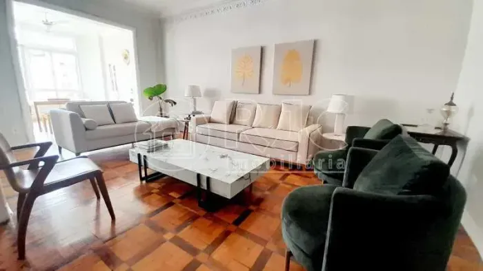 Apartamento para venda possui 220 metros quadrados com 4 quartos em Copacabana - Rio de Ja
