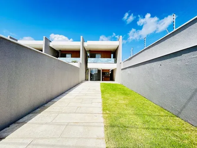 CASA DUPLEX NO CENTRO DO EUSÉBIO - 4 DORMITÓRIOS - 3 VAGAS - LOCALIZAÇÃO PRIVILEGIADA