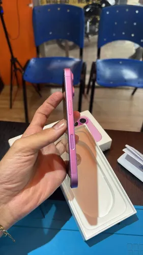 iPhone 16