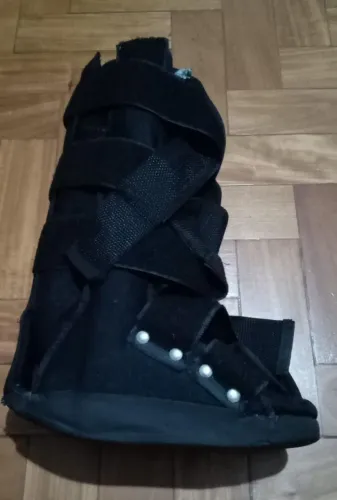 Bota ortopédica tamanho médio