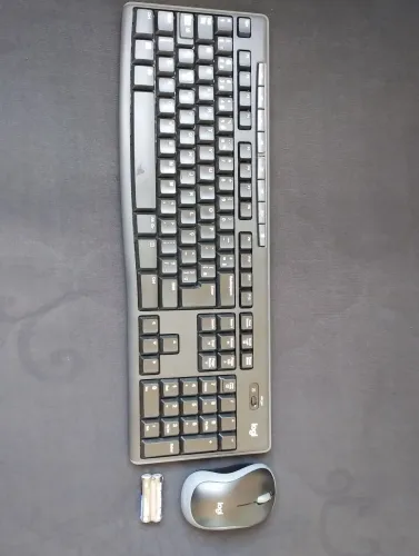 Teclado + Mouse Logitech MK270 (Sem fio)