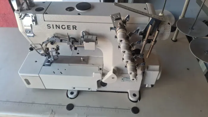 Máquina de costura GALONEIRA DIRECT DRIVE SINGER