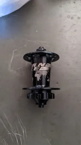 Cubo Barulhento Tanque