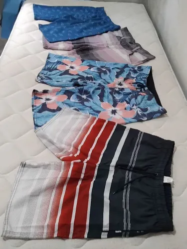 Vendo combo com 4 bermudas tamanho 14anos