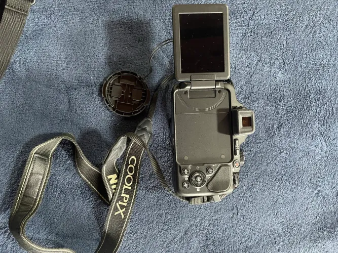 Máquina fotográfica semi nova
