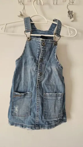 Jardineira jeans menina