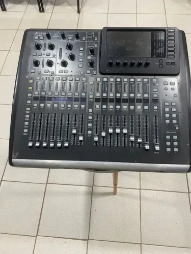Console behringer X32 Compact 16 canais 